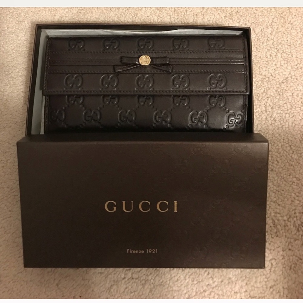 100% authentic Gucci wallet, great condition